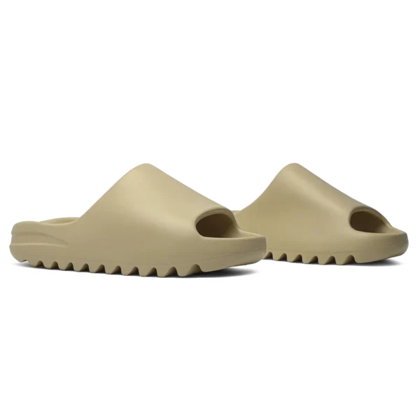 ⁦Adidas Yeezy Slides Desert Sand⁩ – תמונה ⁦2⁩