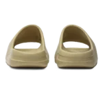 ⁦Adidas Yeezy Slides Desert Sand⁩ – תמונה ⁦3⁩