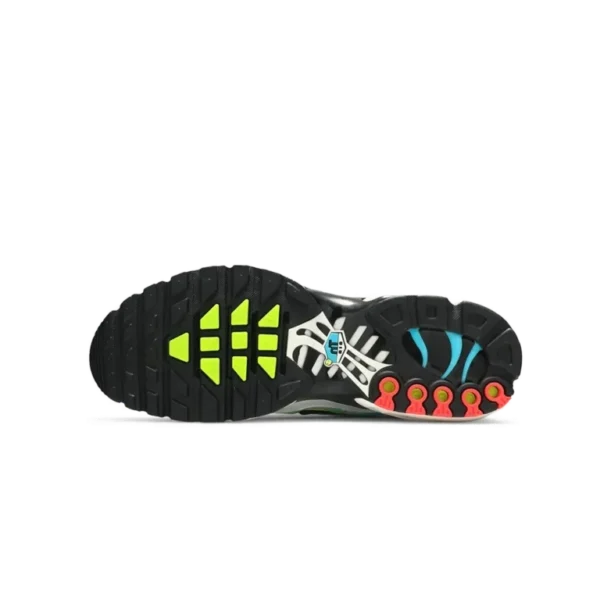 ⁦Nike Air Max Plus Worldwide⁩ – תמונה ⁦4⁩